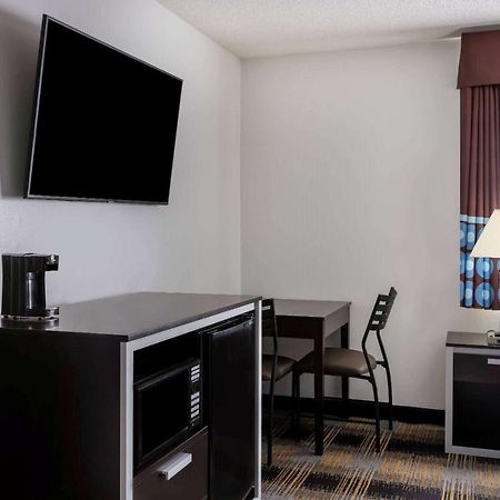 Super 8 By Wyndham Villa Rica Zewnętrze zdjęcie